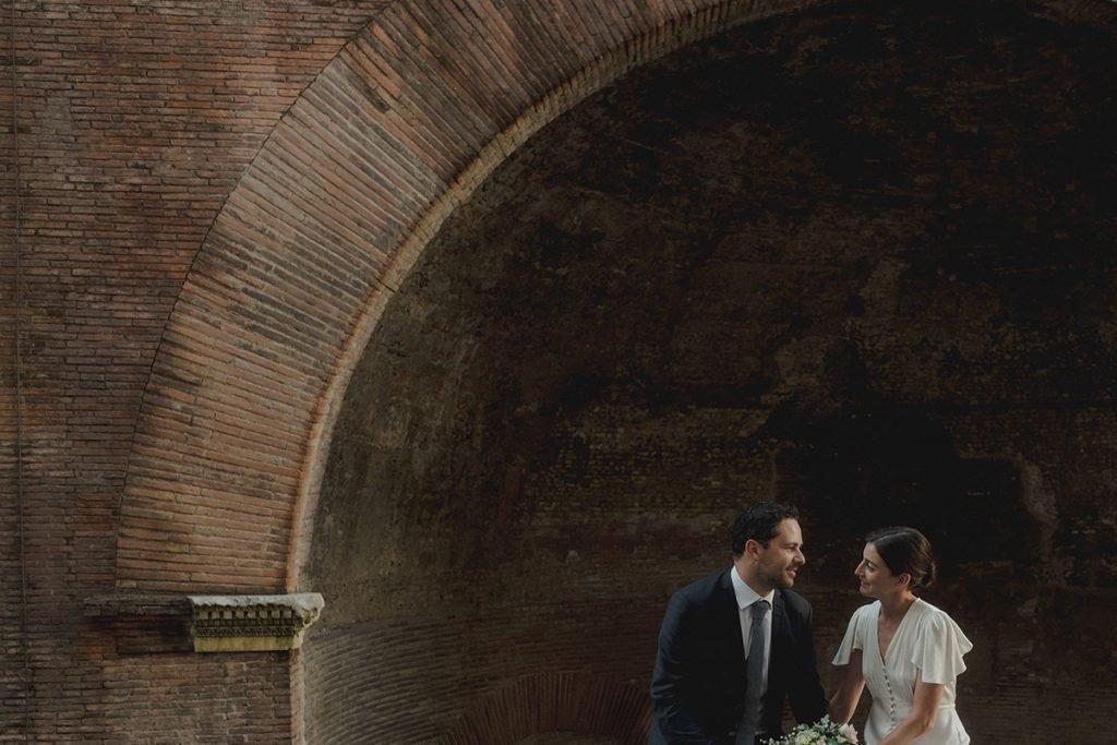 the couple under the arch